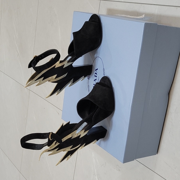 Prada - Picture 6 of 10